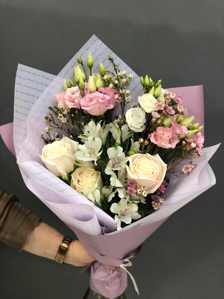 Букет цветов из: Альстромерии, Розы и Лизиантусы в Алатыри