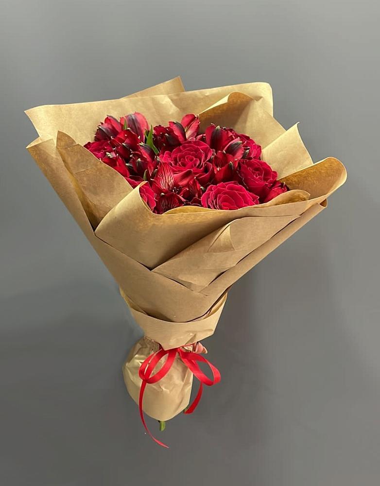 Букет цветов из: Альстромерии и Розы в Алатыри