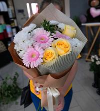 Букет цветов из:  Герберы, Розы и Хризантемы в Алатыри