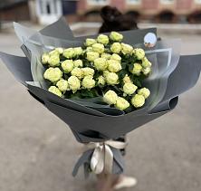 Букет Белые кустовые розы Солинеро в Алатыри