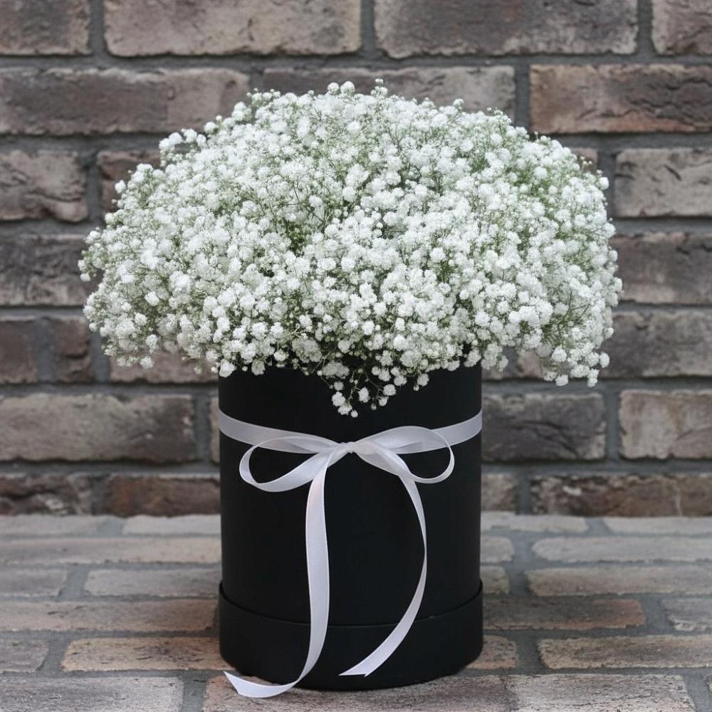 Цветочная композиция из Гипсофила в шляпной коробке в Алатыри