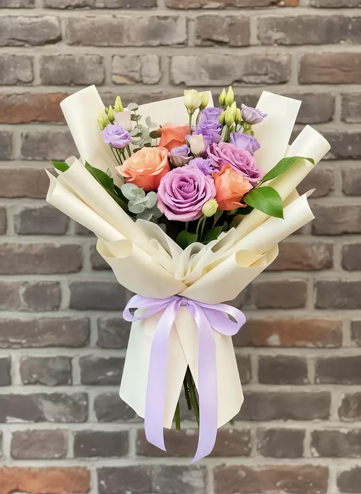 Букет цветов из: Лизиантусы и Розы в Алатыри