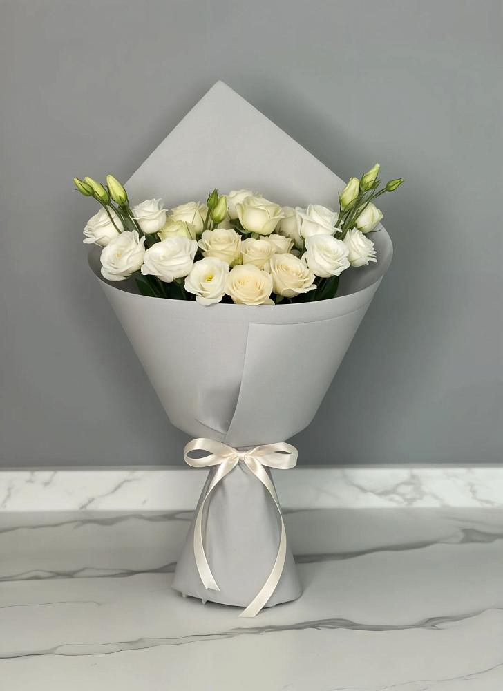 Букет цветов из: Розы и Лизиантусы в Алатыри