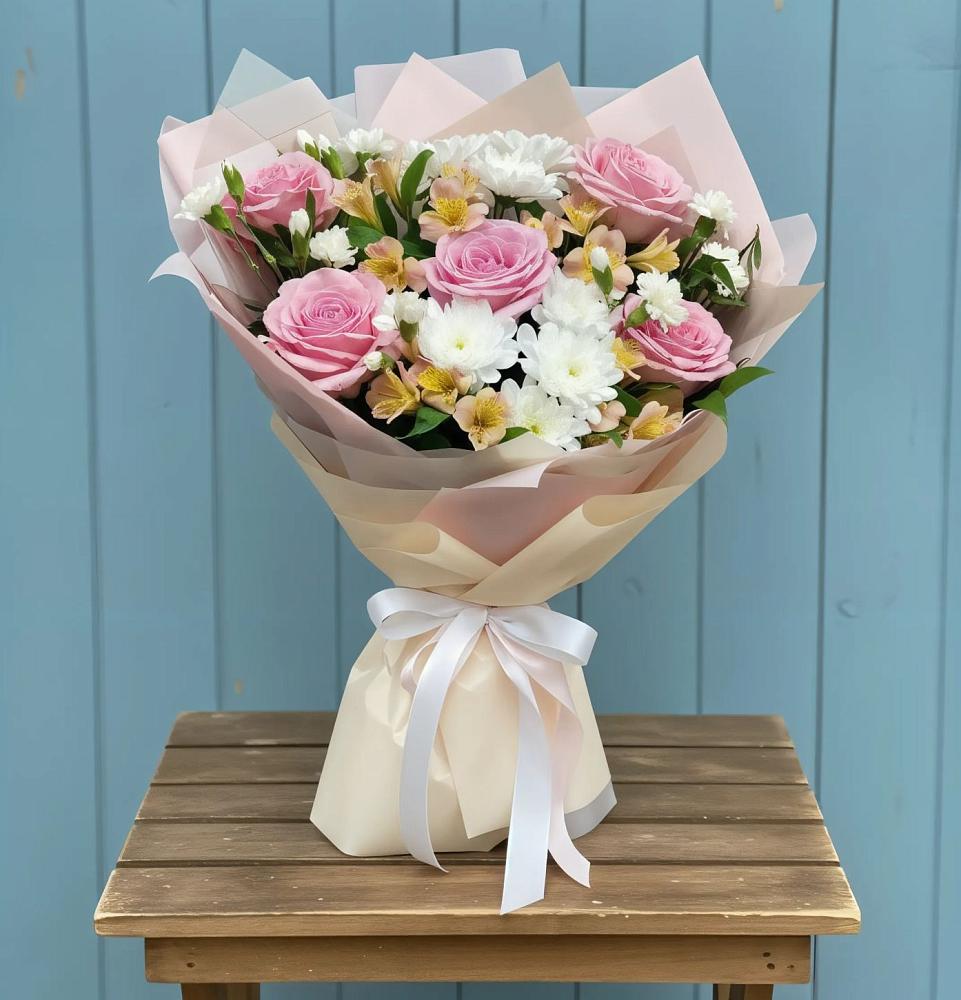 Букет цветов из: Гвоздики, Орхидеи и Розы в Алатыри