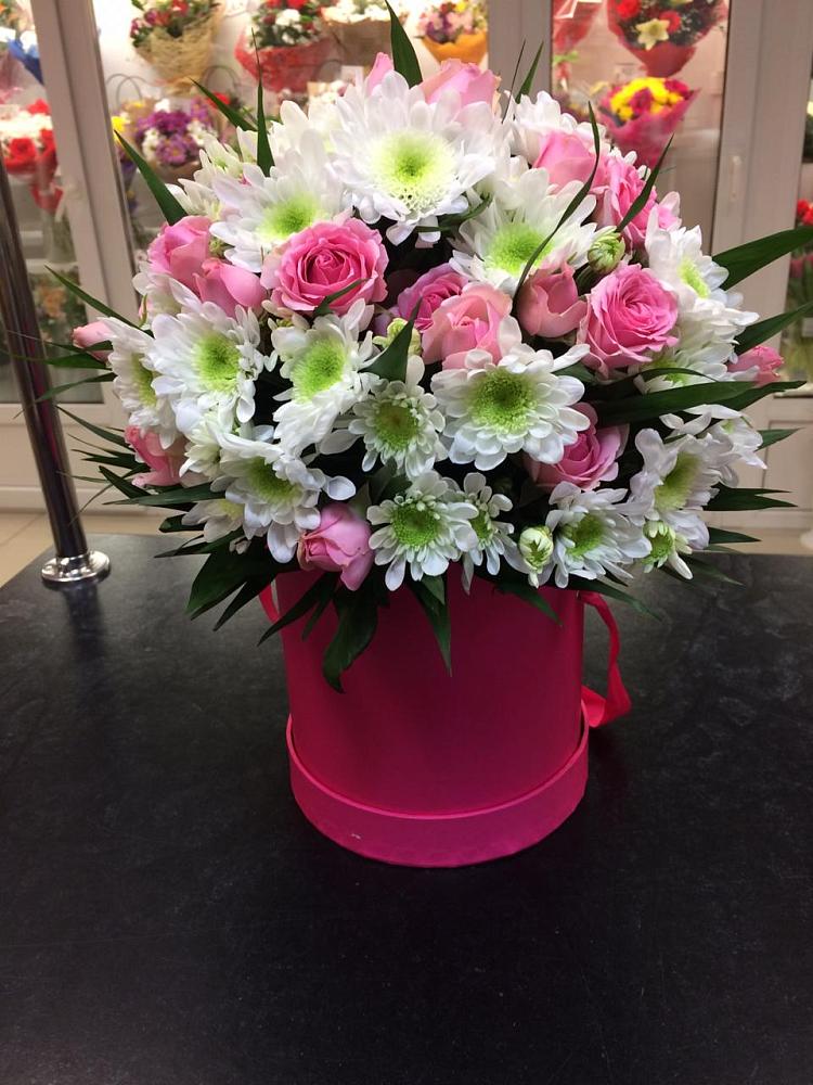 Цветочная композиция из Розы и Хризантемы в шляпной коробке в Алатыри