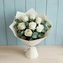 Букет Белые розы в Эвкалипте в Алатыри