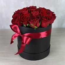 Цветочная композиция из Розы в шляпной коробке в Алатыри