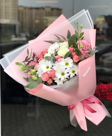 Букет цветов из: Розы, Лизиантусы и Хризантемы в Алатыри