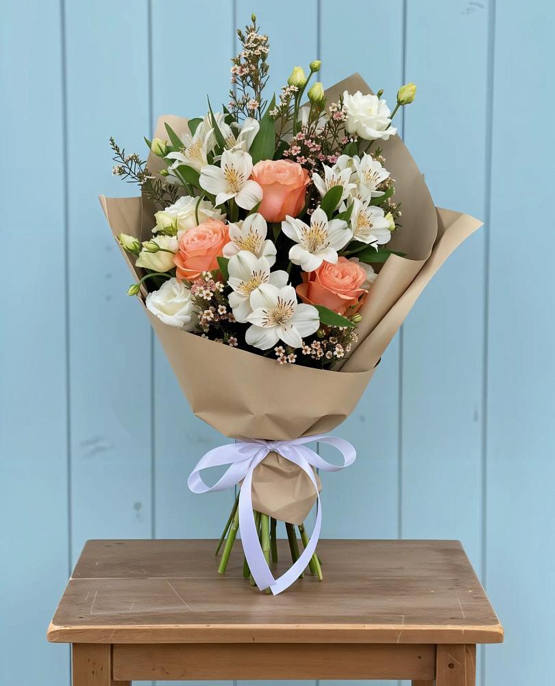 Букет цветов из: Альстромерии, Лизиантусы, Розы и Хризантемы в Алатыри